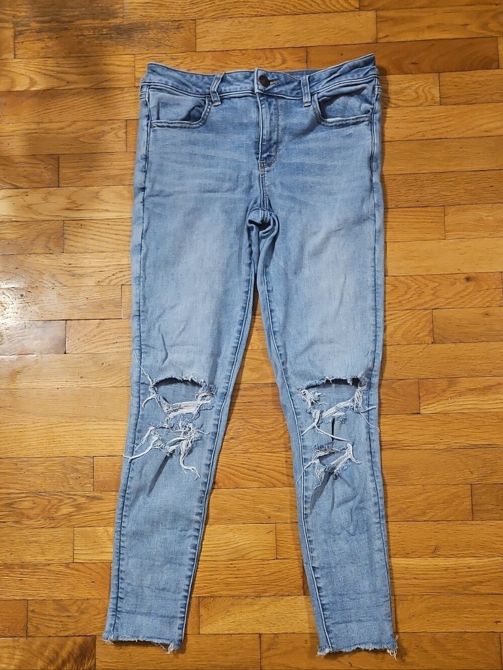 American Eagle Outfitters Light Blue Ripped Women’s Skinny Jeans